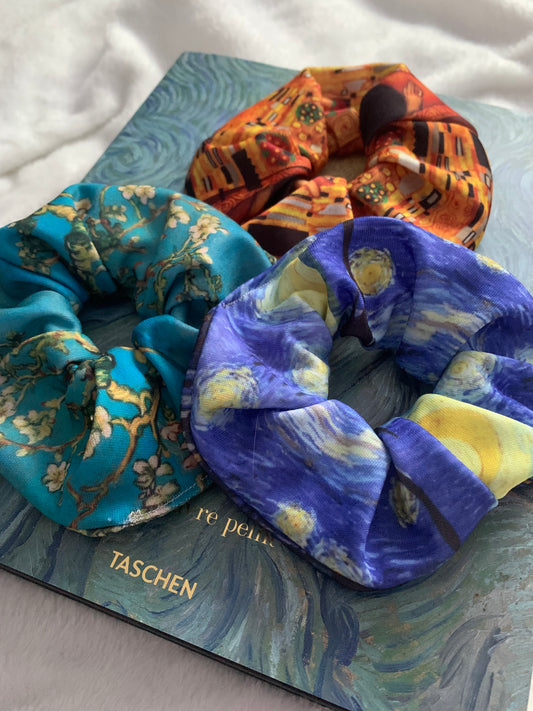 SCRUNCHIES NOCHE ESTRELLADA, ALMENDROS Y EL BESO (KLIMT, VAN GOGH) ARTE