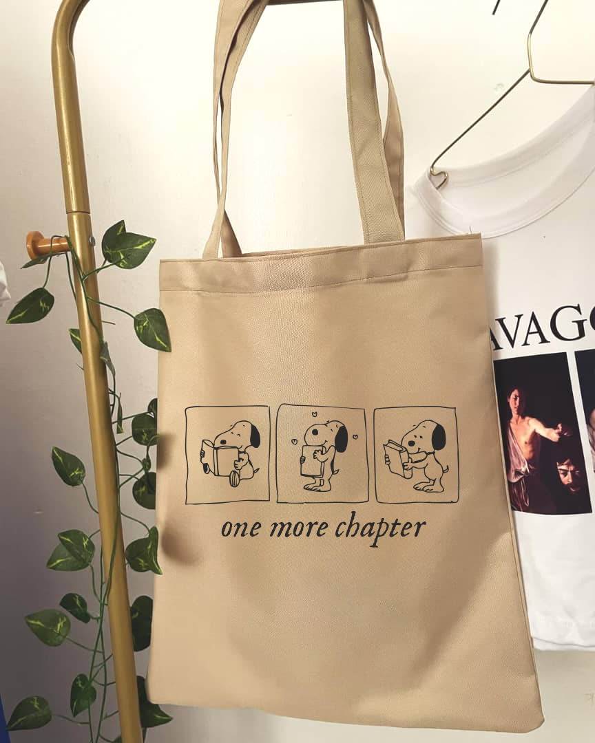 TOTE BAG SNOOPY ONE MORE CHAPTER LITERATURA